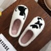 A pair of Embroidery Cat pattern home slipper